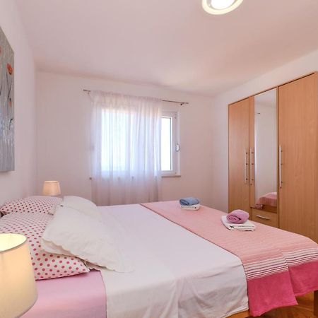 Sea View Apartment Sandra In Мали-Лошинь Экстерьер фото